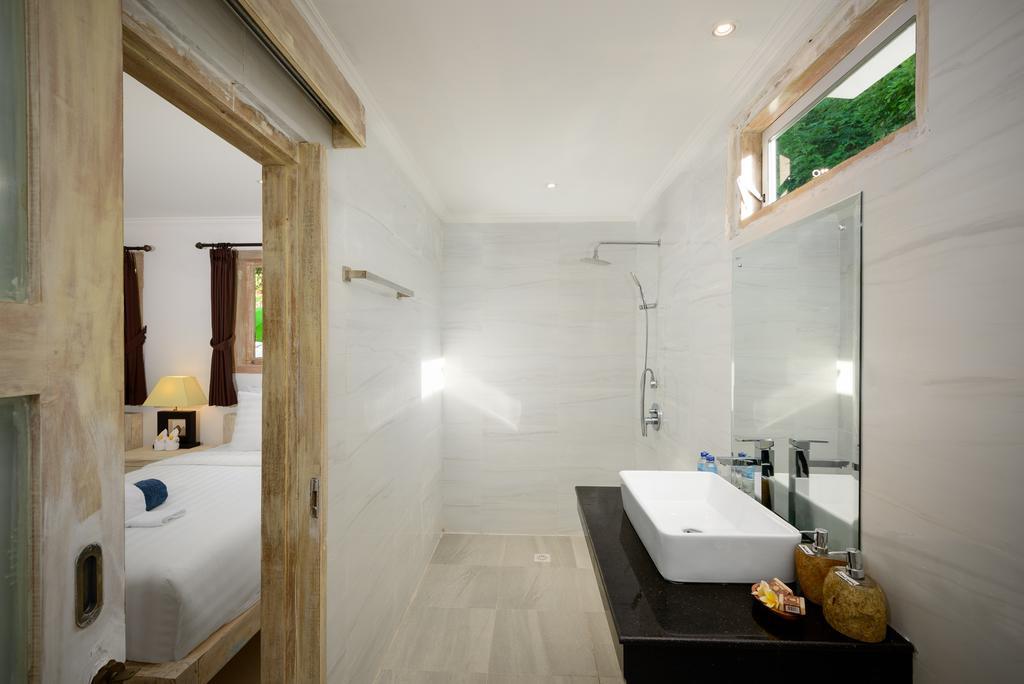 Guest house The Point Beach-front Balangan